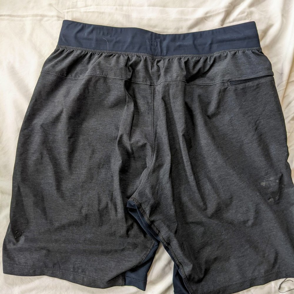 Men's LuluLemon Athletic Work Out Shorts | 9" Active Wear Medium Black/Gray - Picture 2 of 3